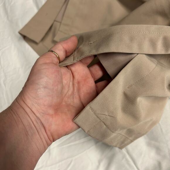 FIGS Scrub Top Collar PO #2768 Beige Top Women’s Size Medium - Picture 5 of 8